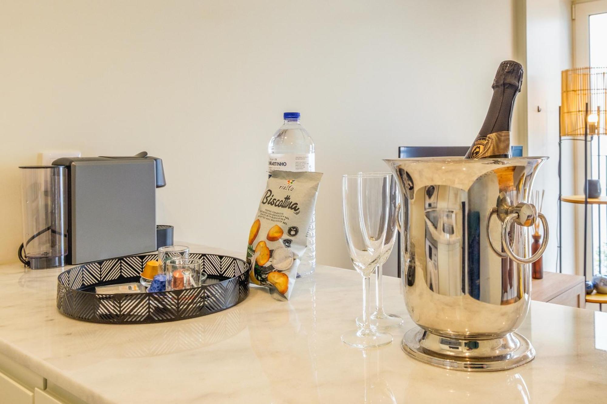 Luxury Style 4 With Ac Downtown Near Metro *
